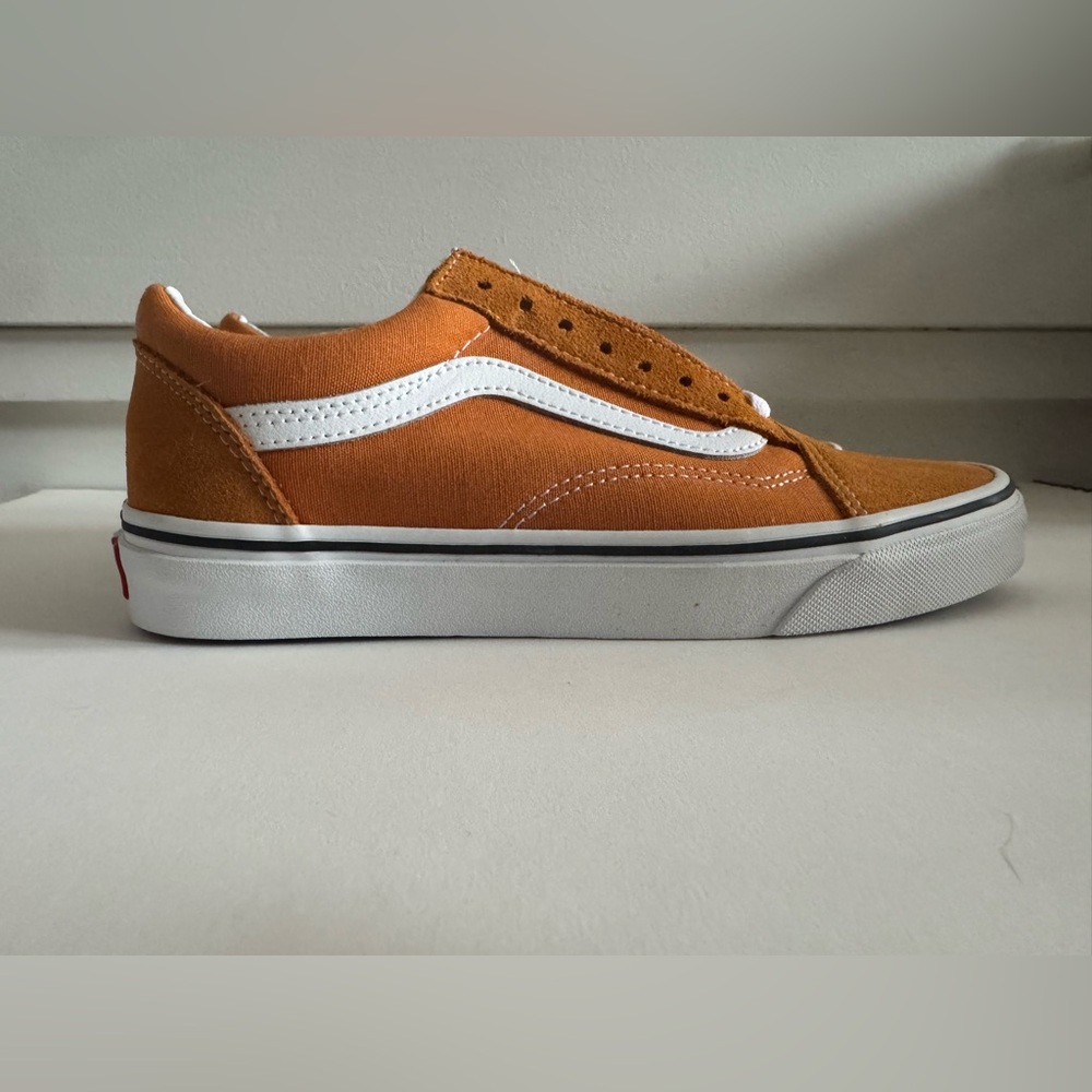 Pair of Burnt Orange Vans
Women’s SIZE: 8